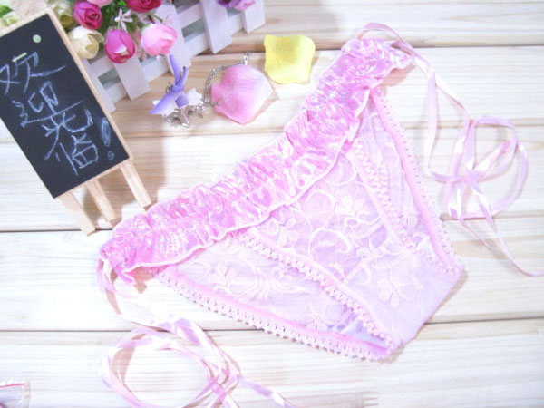花の刺繍入り レースのショーツ・ピンク イメージ写真1